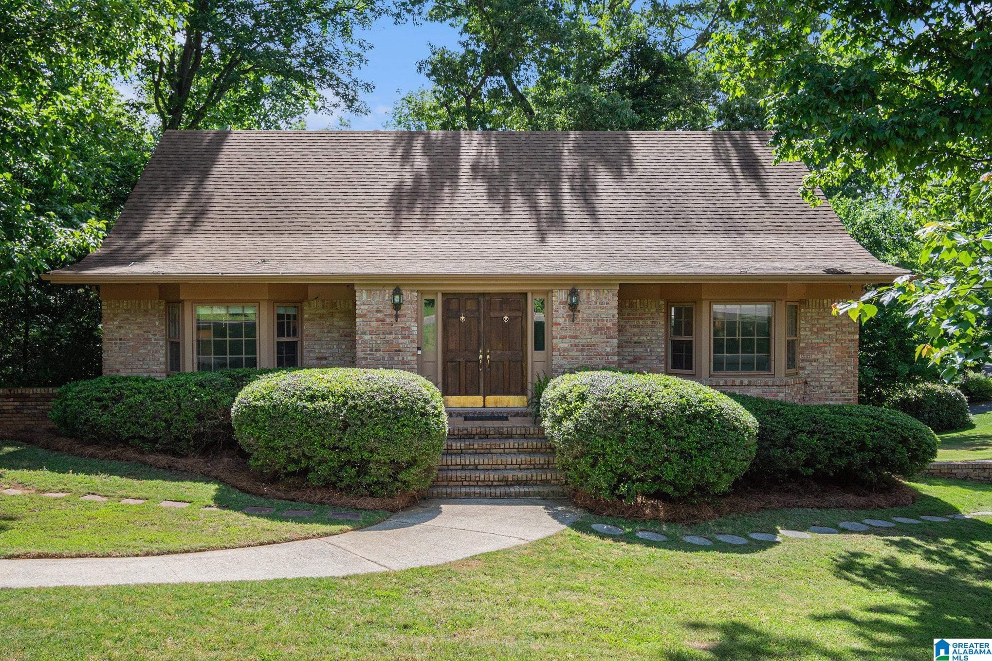 22 stunning new + coming soon homes in Birmingham—May 9-11 4 Photo of 3337 DUNBROOKE DRIVE MOUNTAIN BROOK