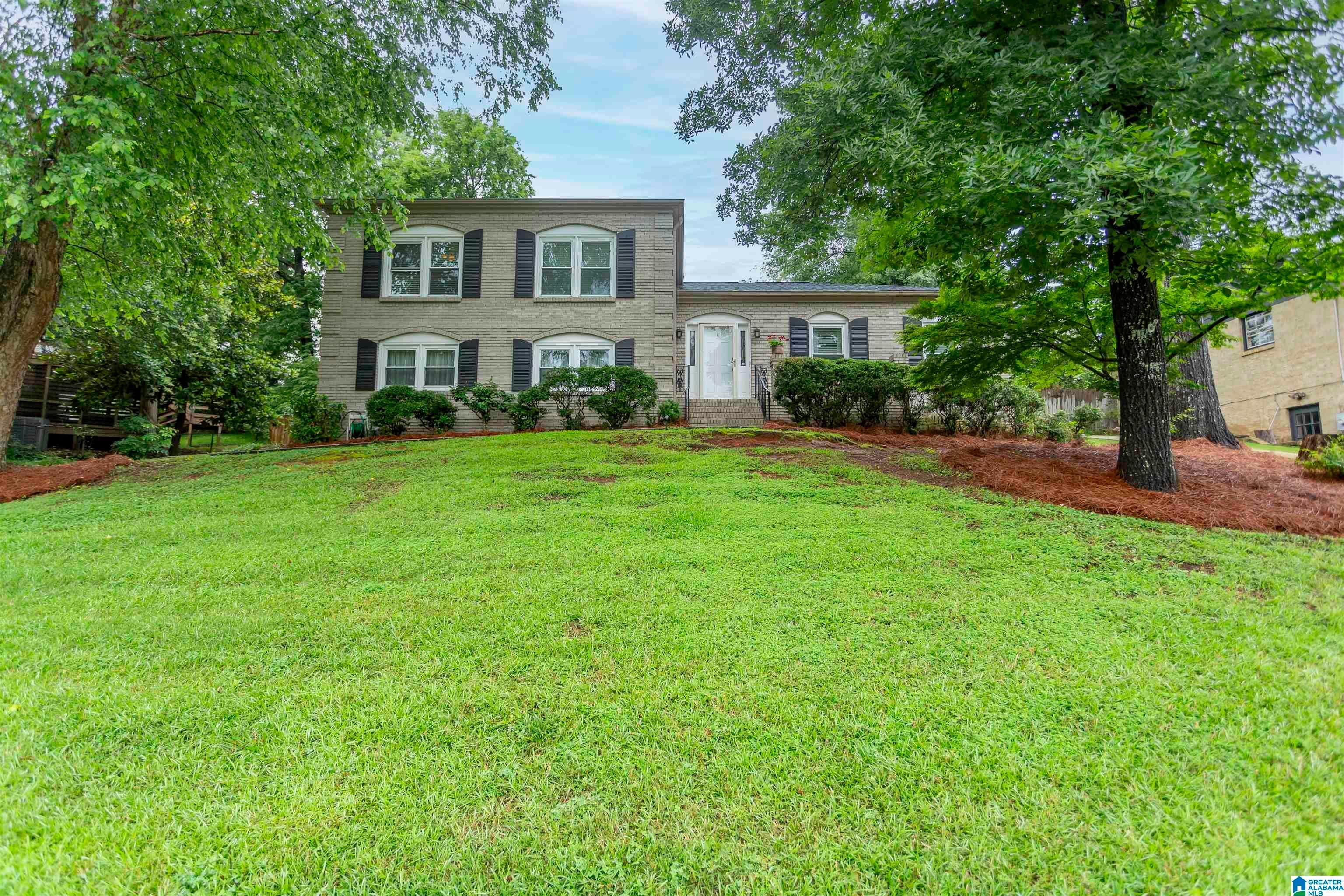 Photo Of 708 Staffordshire Drive Vestavia Hills
