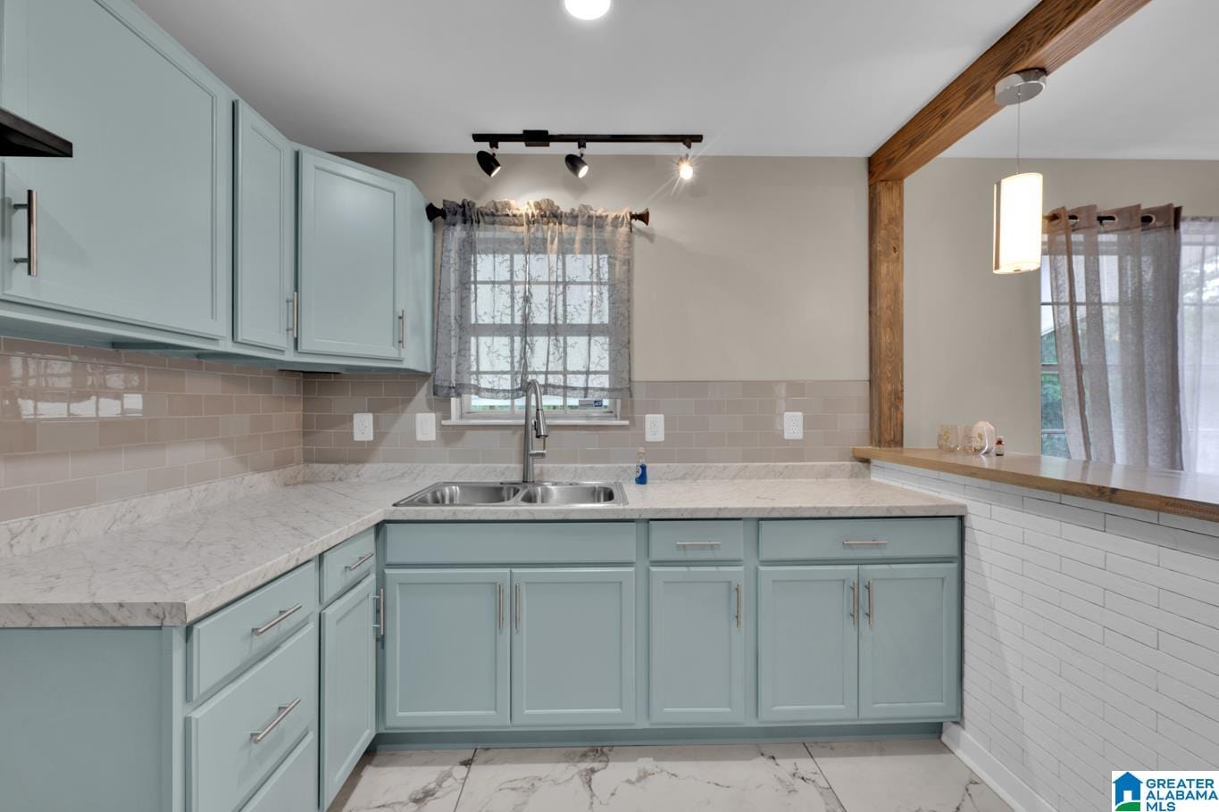 Real Estate Photo Of 701 Country Club Trail Gardendale