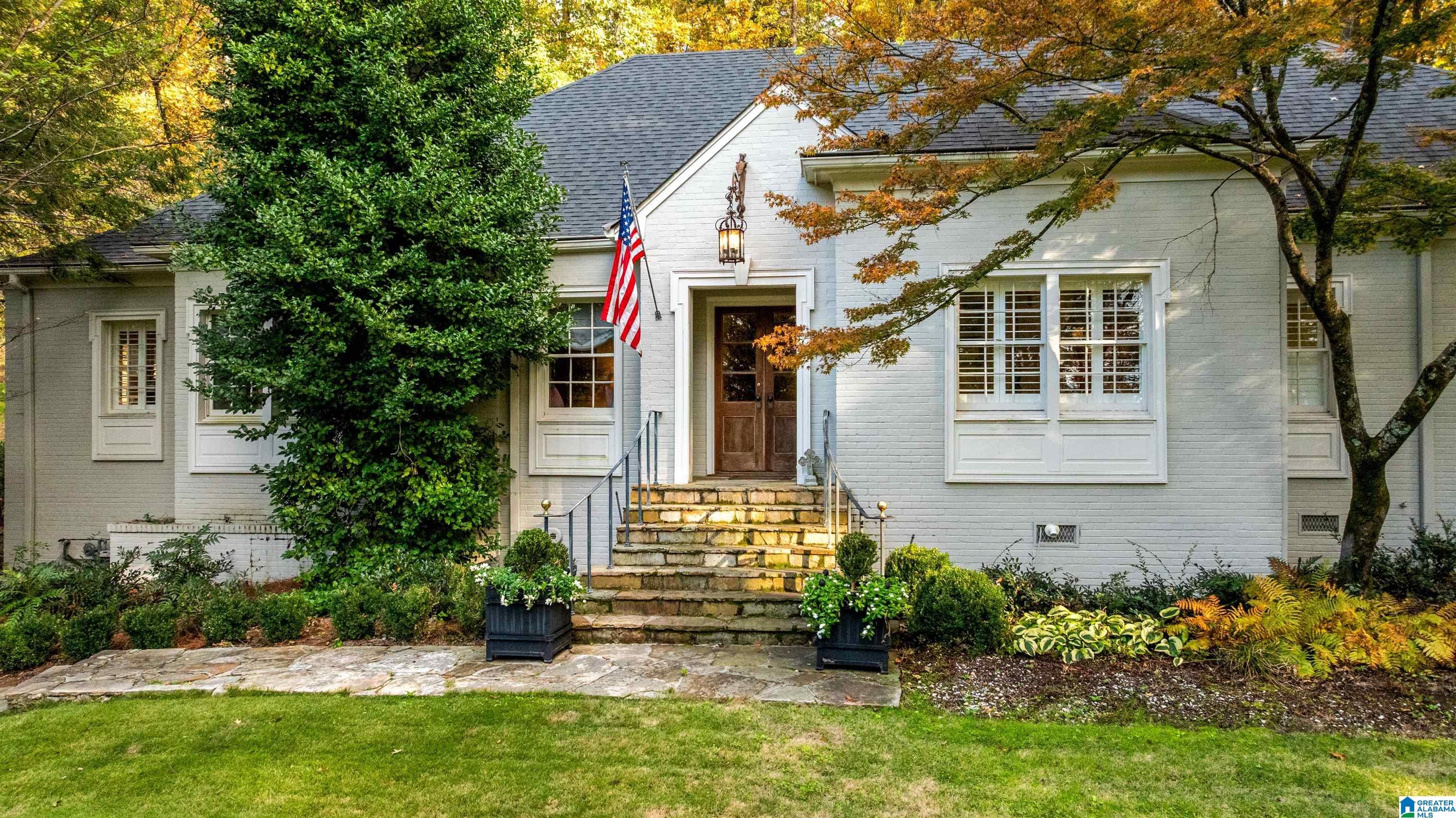 24 Birmingham homes on the market now—Nov. 14-16 2 Photo of 3529 CHEROKEE ROAD MOUNTAIN BROOK