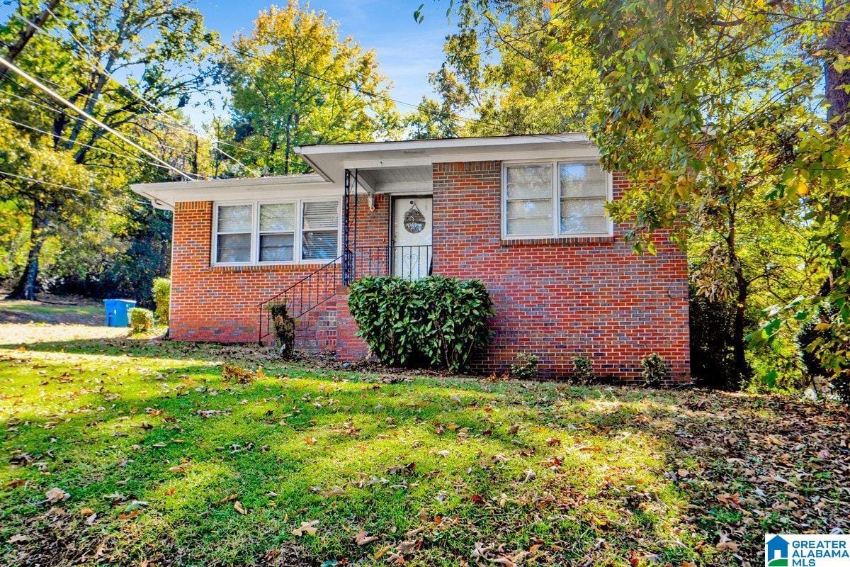 24 Birmingham homes on the market now—Nov. 14-16 21 Photo of 801 OVERLOOK DRIVE BIRMINGHAM