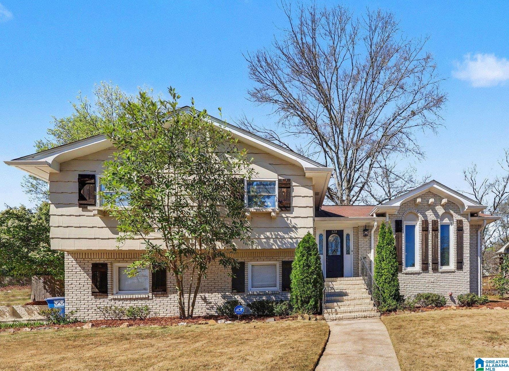 24 Birmingham homes on the market now—March 20-22 8 Photo of 526 ONEAL DRIVE HOOVER