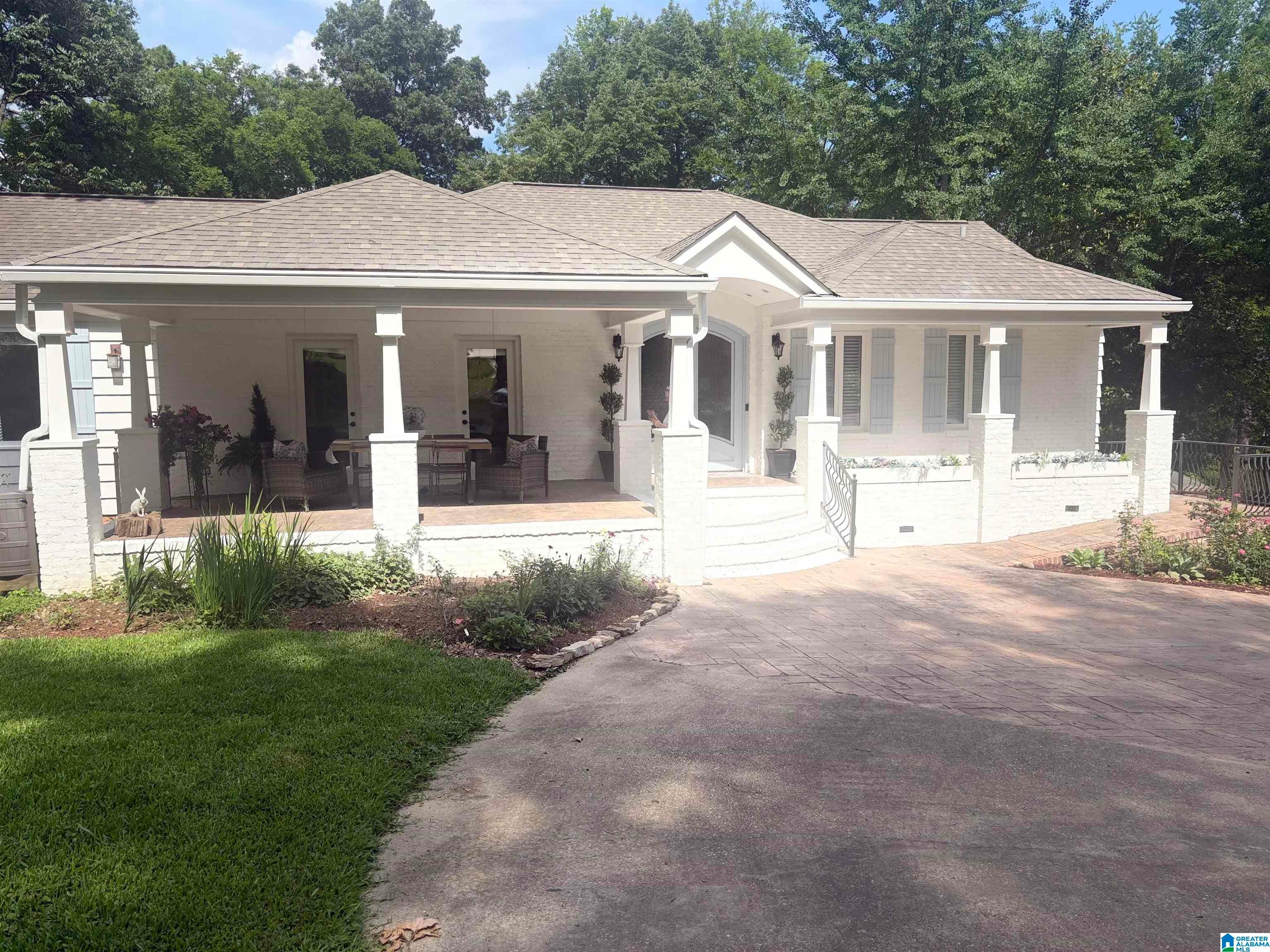 Photo Of 2557 Mountain Woods Drive Vestavia Hills