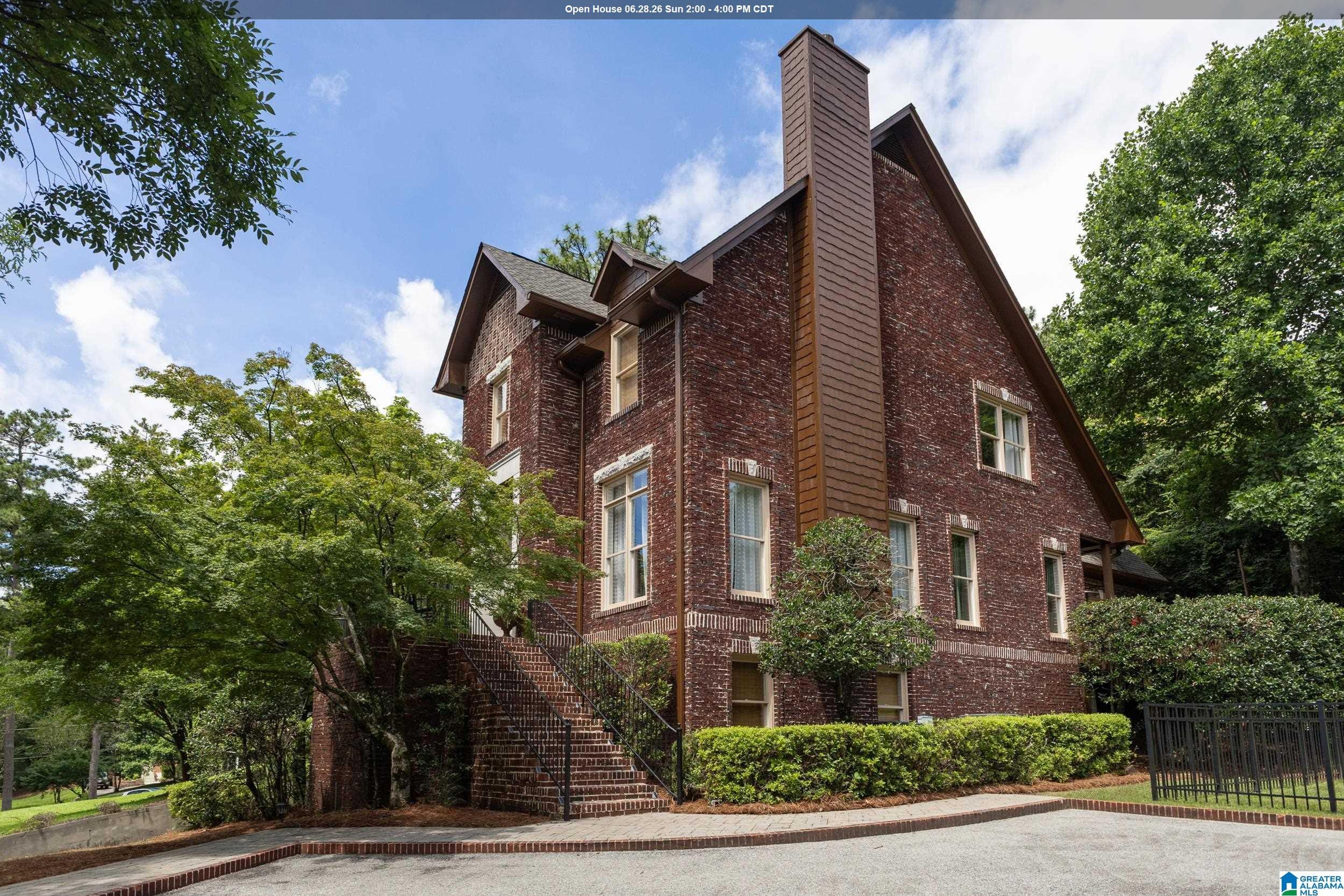 See 25 Homes On The Market Now In Alabama (June 26–28)
