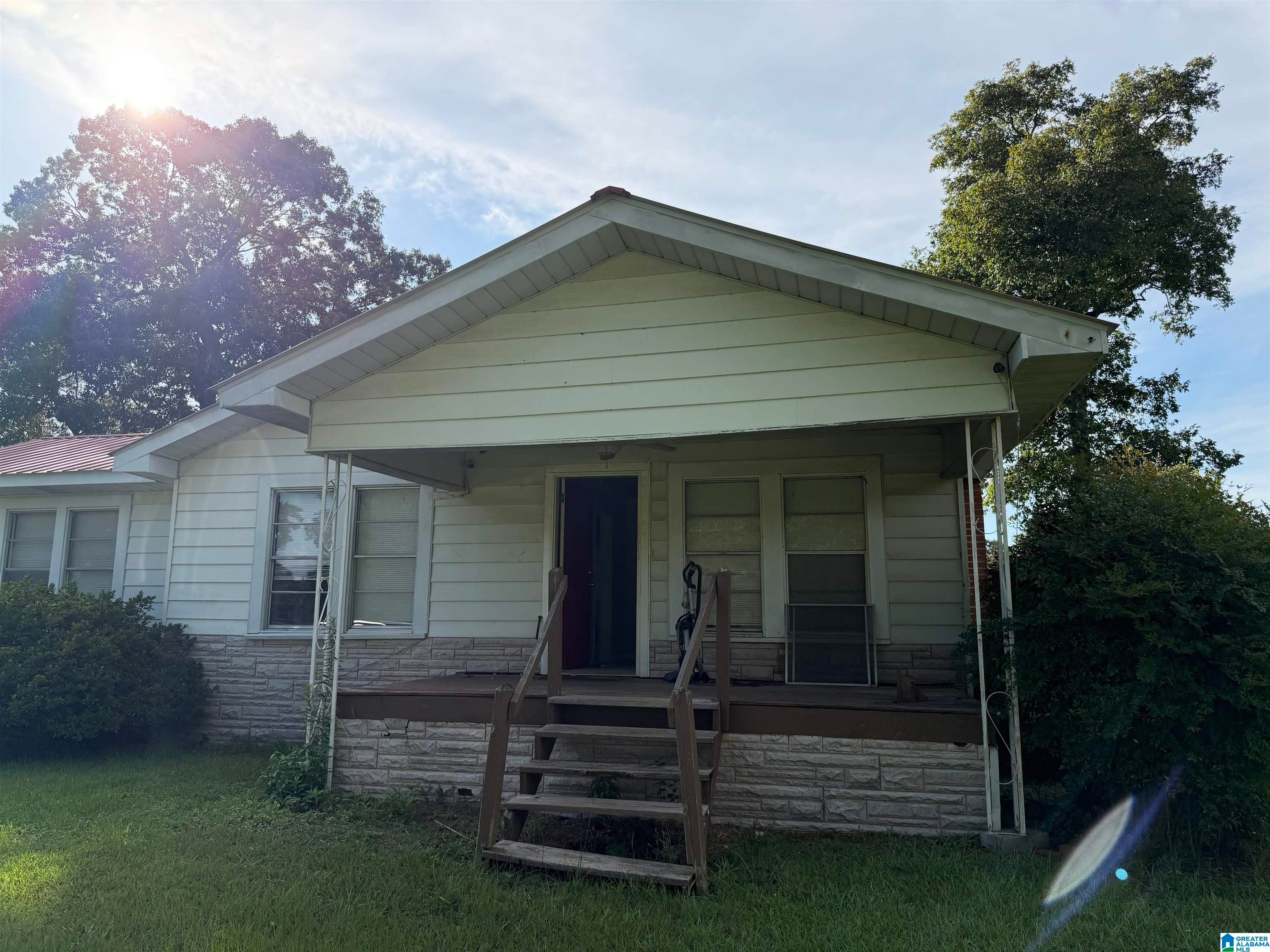 16 homes on the market now in Birmingham (July 24-26) 8 Photo of 3223 MARTIN STREET CROPWELL