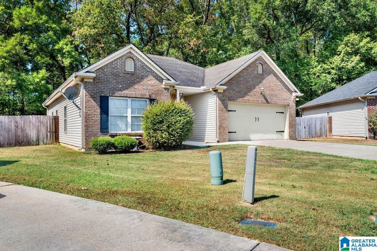 14 homes on the market now in Birmingham 11 Photo of 951 MERIWEATHER DRIVE CALERA