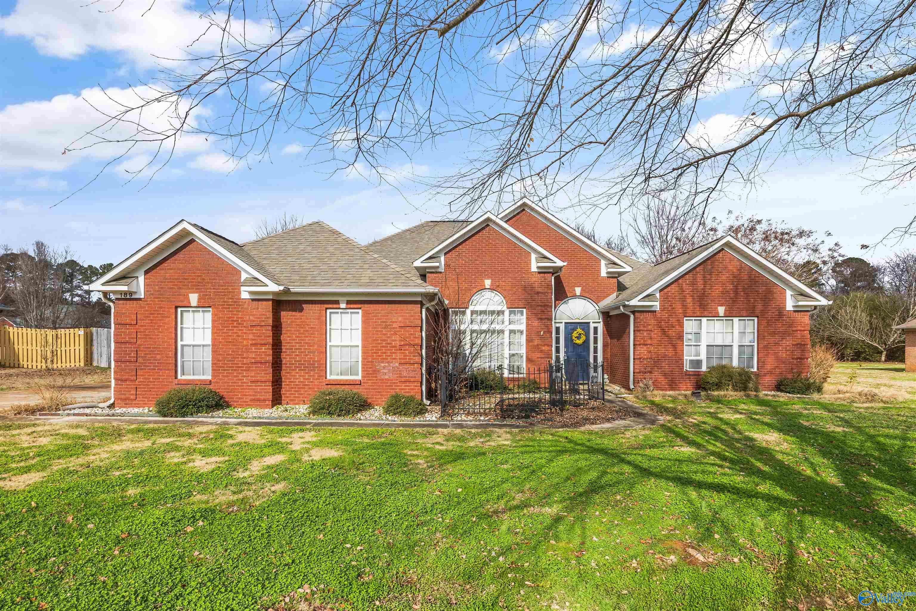 Looking for a new home? Here are 10 fantastic Huntsville listings! 8 Photo of Huntsville