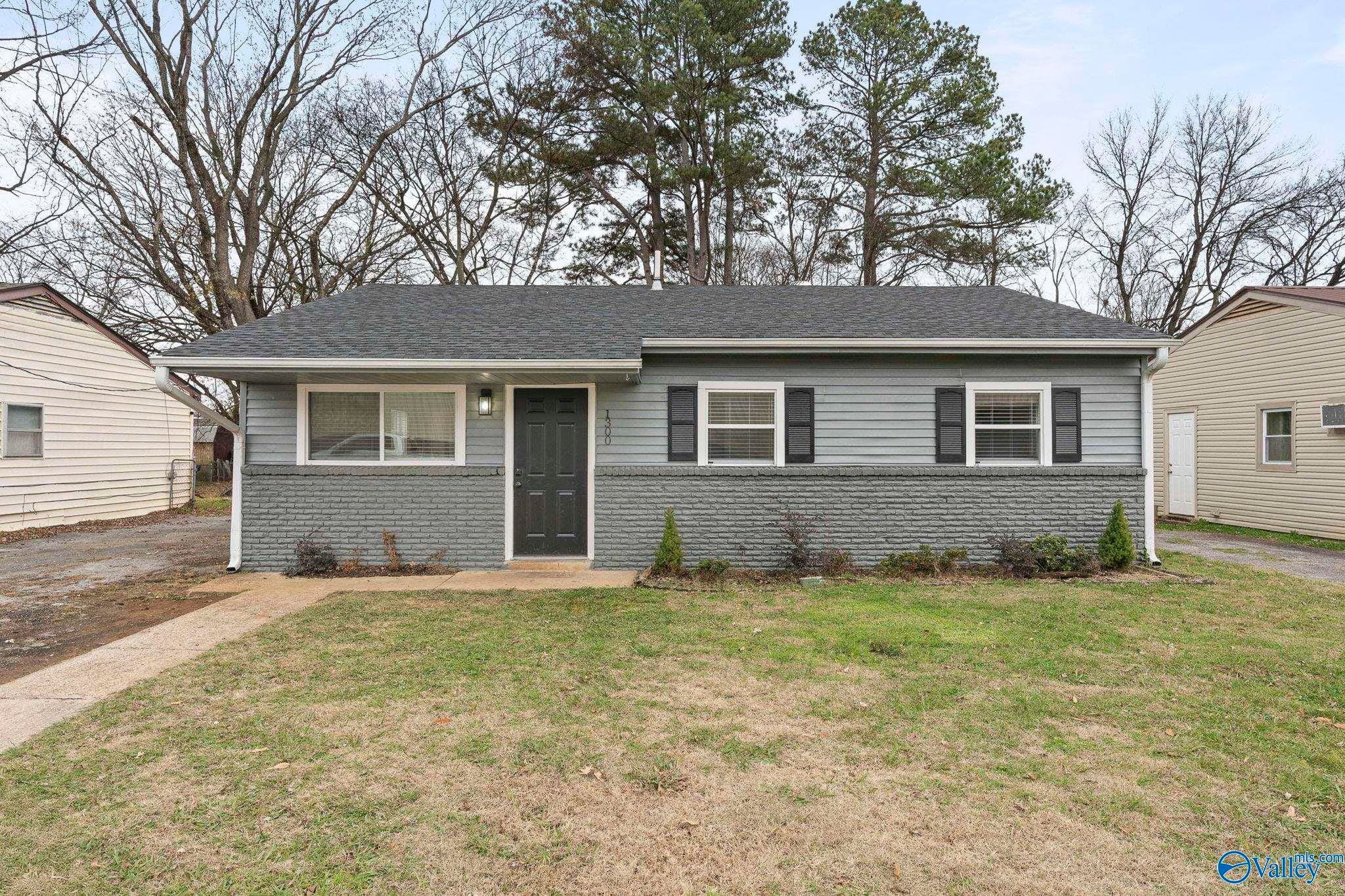 Looking for a new home? Here are 10 fantastic Huntsville listings! 12 Photo of Huntsville