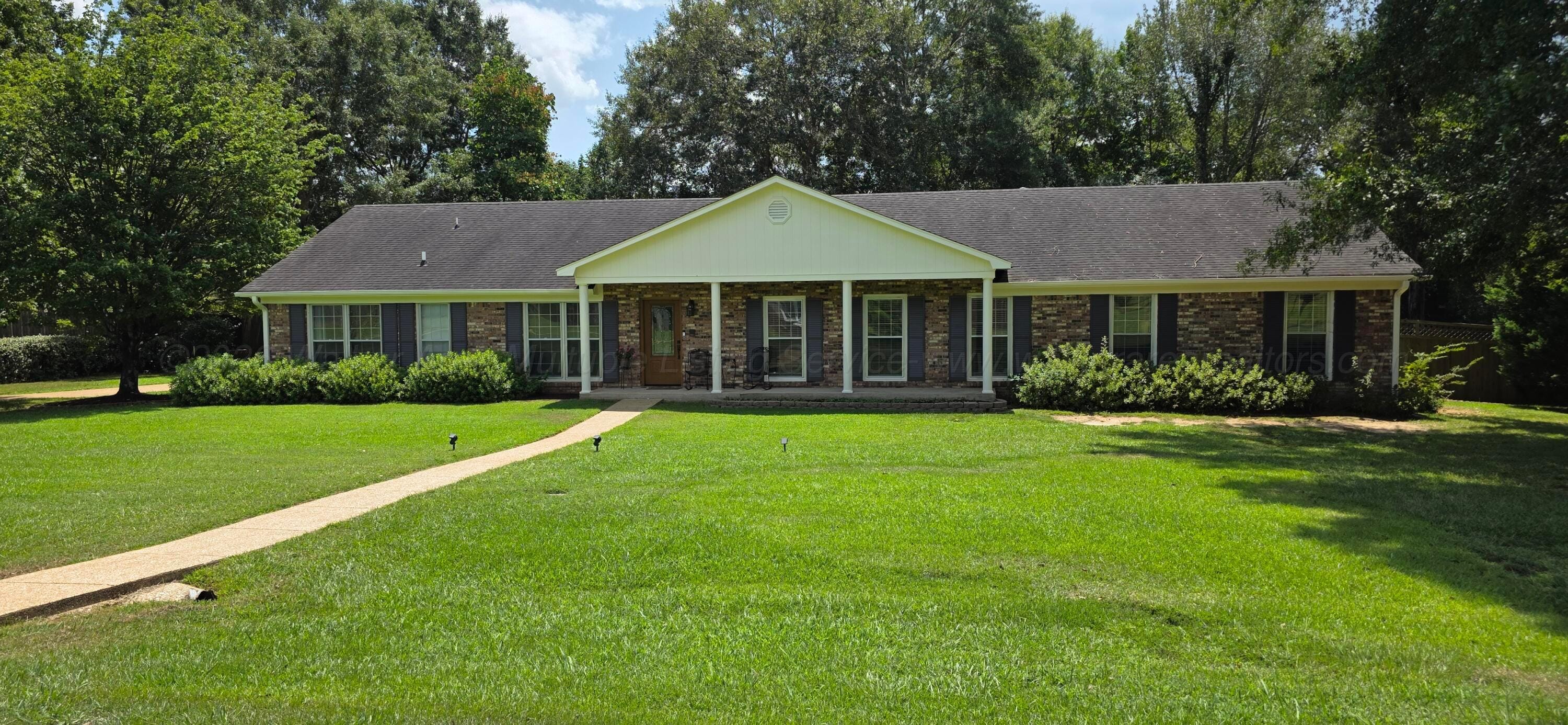 Real Estate Photo Of 2140 Pineview Fayette